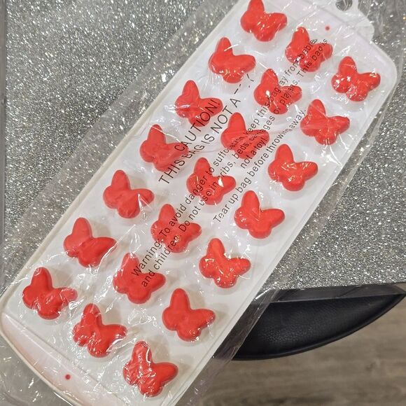 Dolly Parton Butterfly Ice Cube Tray - Picture 7 of 7